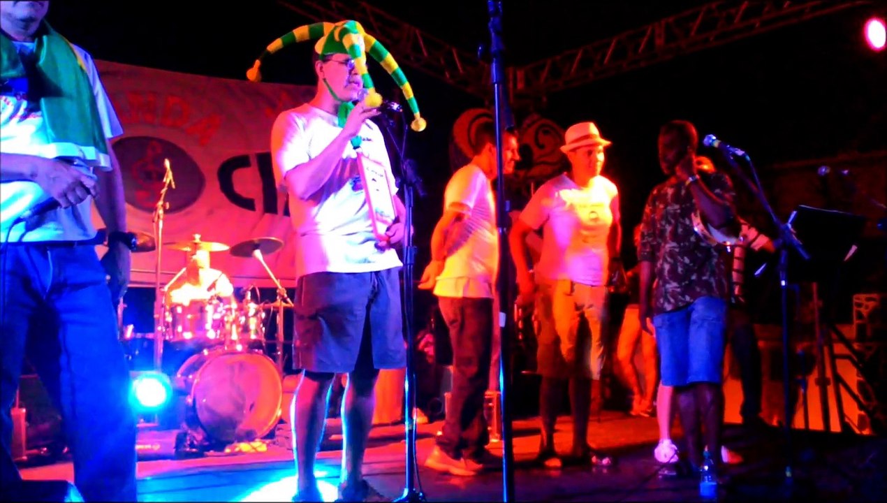 Paraca homenagem Bloco Pão Moiado 2015