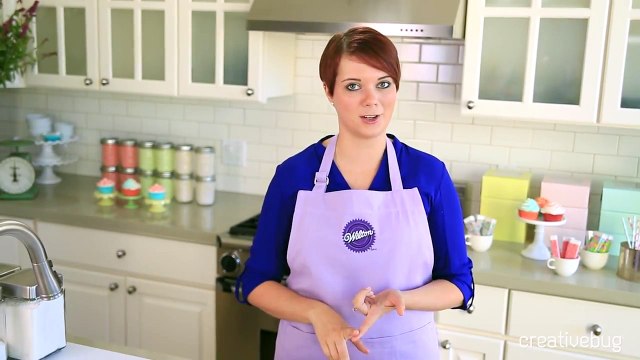 The Wilton Method of Cake Decorating ®: Bake a Naked Layered Chocolate Cake