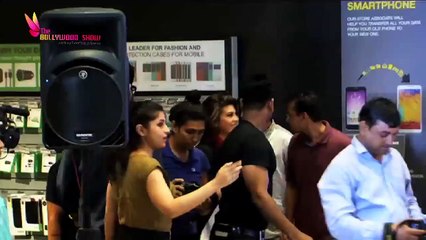 Jacqueline Fernandez & Arjun Rampal Steamy Poses