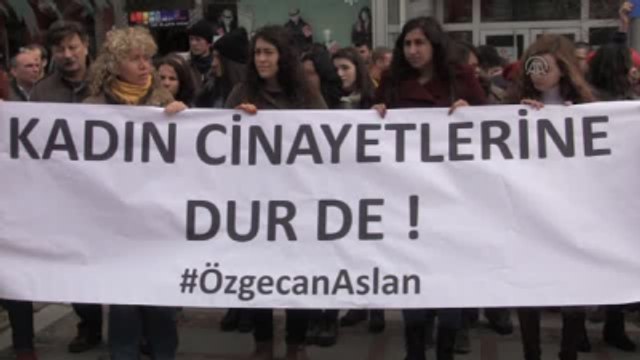 Üniversite Öğrencisi Özgecan'ın Öldürülmesi Protesto Edildi