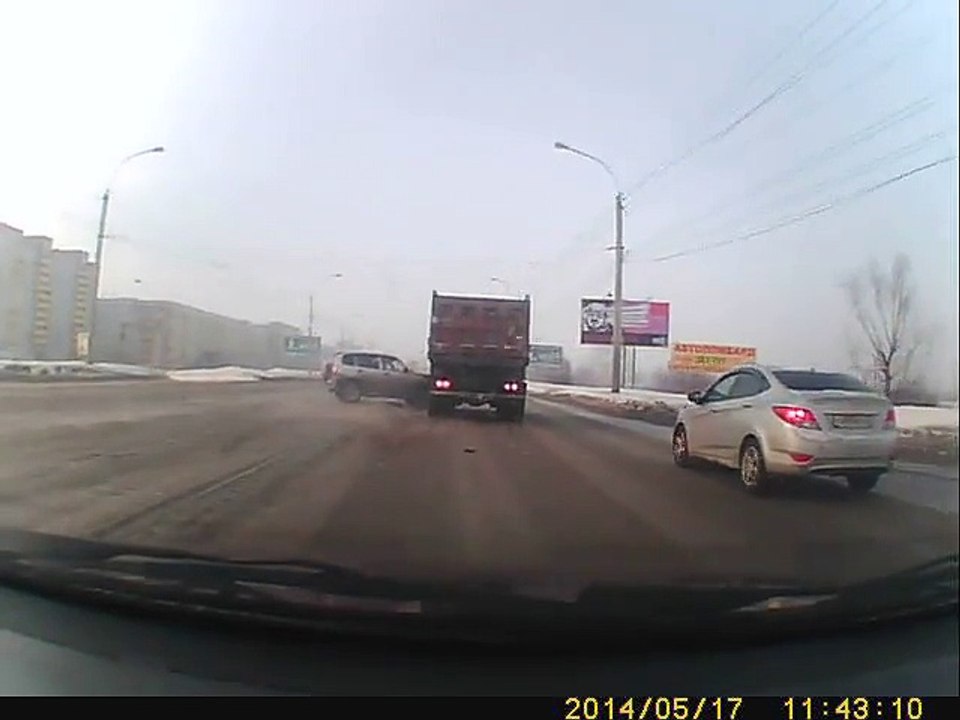 На Ниве влетел в самосвал - ДТП в Омске