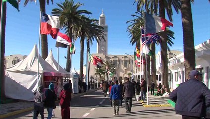 Le journaliste et écrivain Khalil Hachimi Idrissi signe au SIEL son recueil "Une conversation marocaine"