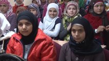 Sare Davutoğlu - Suriyeli Çocuklara İhtiyaç Malzemesi Dağıtımı