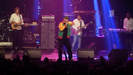 Malik Fahim backé par Hand cart - Discipline (live)