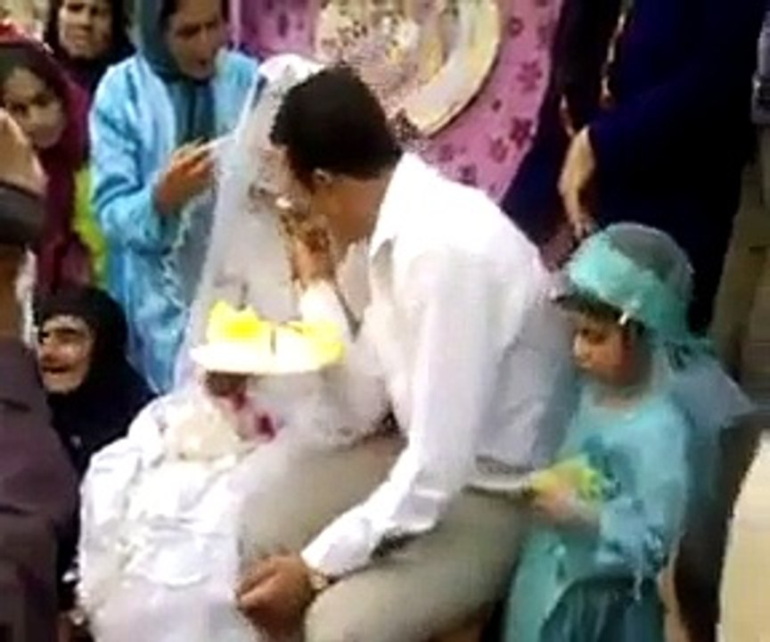 A Wonderfull Scene - Husband slap on his wife face very funny - Video Dailymotion
