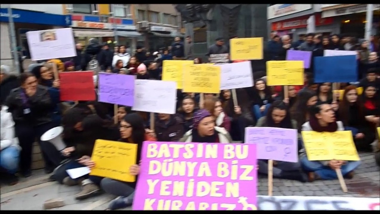 YALOVA’DA KADINLAR ERKEK ŞİDDETİNİ PROTESTO ETTİLER
