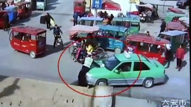 A Brave Police Officer-Police officer dragged 300 meters by taxi - Video Dailymotion