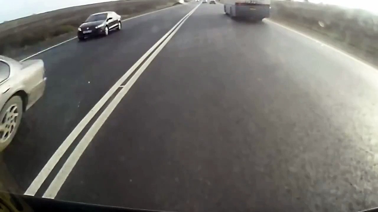 LUCKY Car Accident in Russia - Счастливчик в ужасной авария !