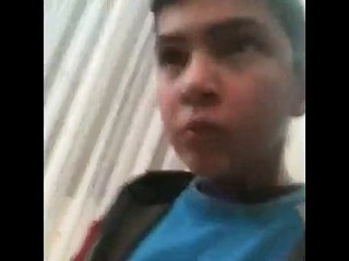 Kur blen cel te ri dhe ja jep shokut per ta shikuar..