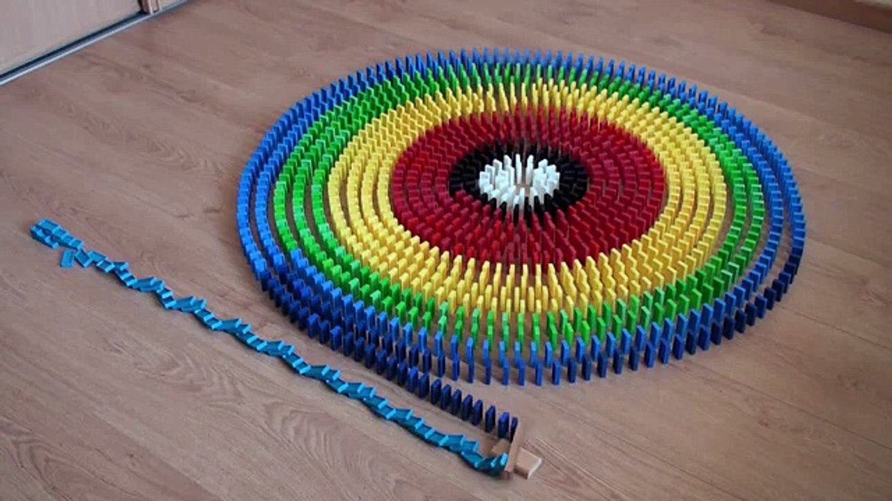 Domino Rally 1 - Over 10000 Dominoes !