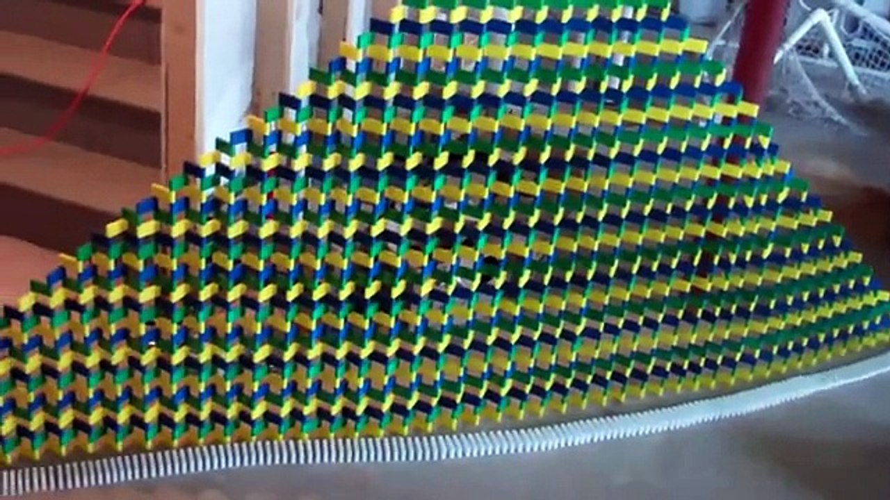 Domino Rally 1! OVER 30000 DOMINOES!