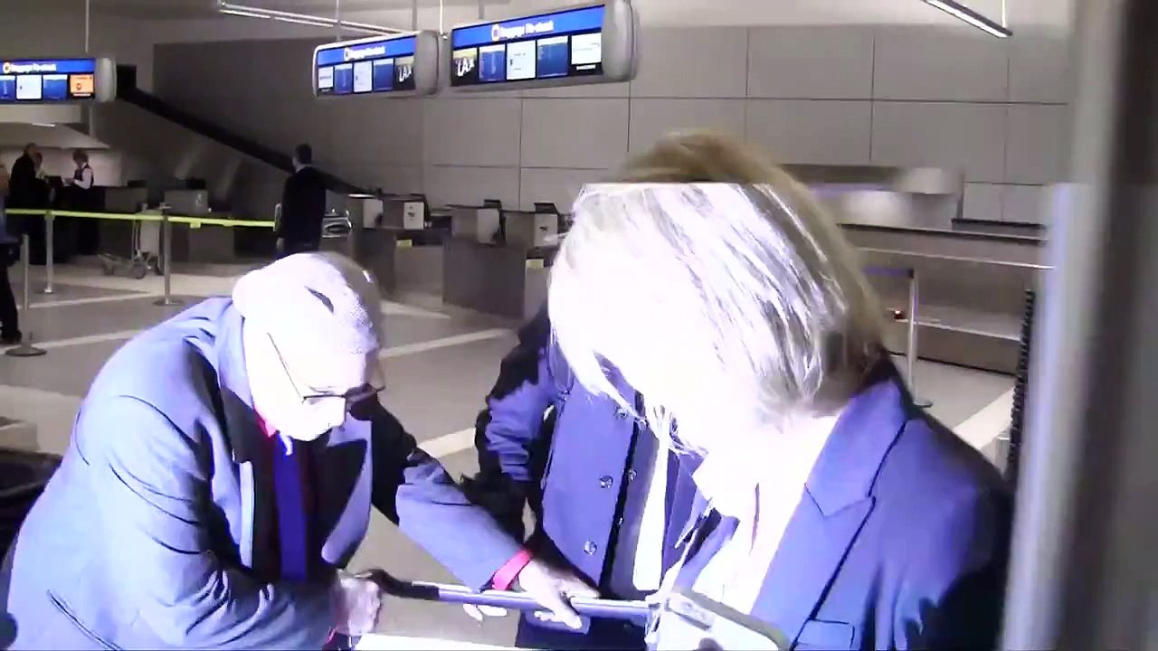 Robert Pattinson arrives at LAX from London 16/02/2015