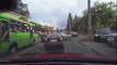 Russian taxi driver gets beaten Road Rage crach cars 车祸 автокатастрофа