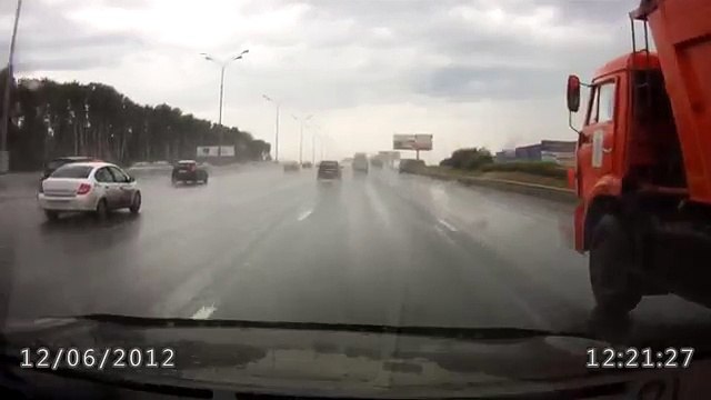 ДТП - водитель автокрана уснул за рулем на МКАДе!