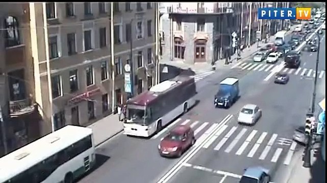 ДТП - Девушка не смогла выбрать верное направление...