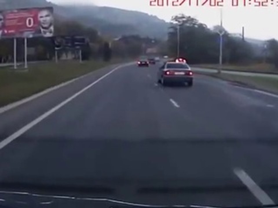 ДТП - Поворот на лево из правого ряда!   сплошная