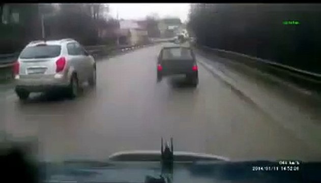 Обидели маленькую машинку...