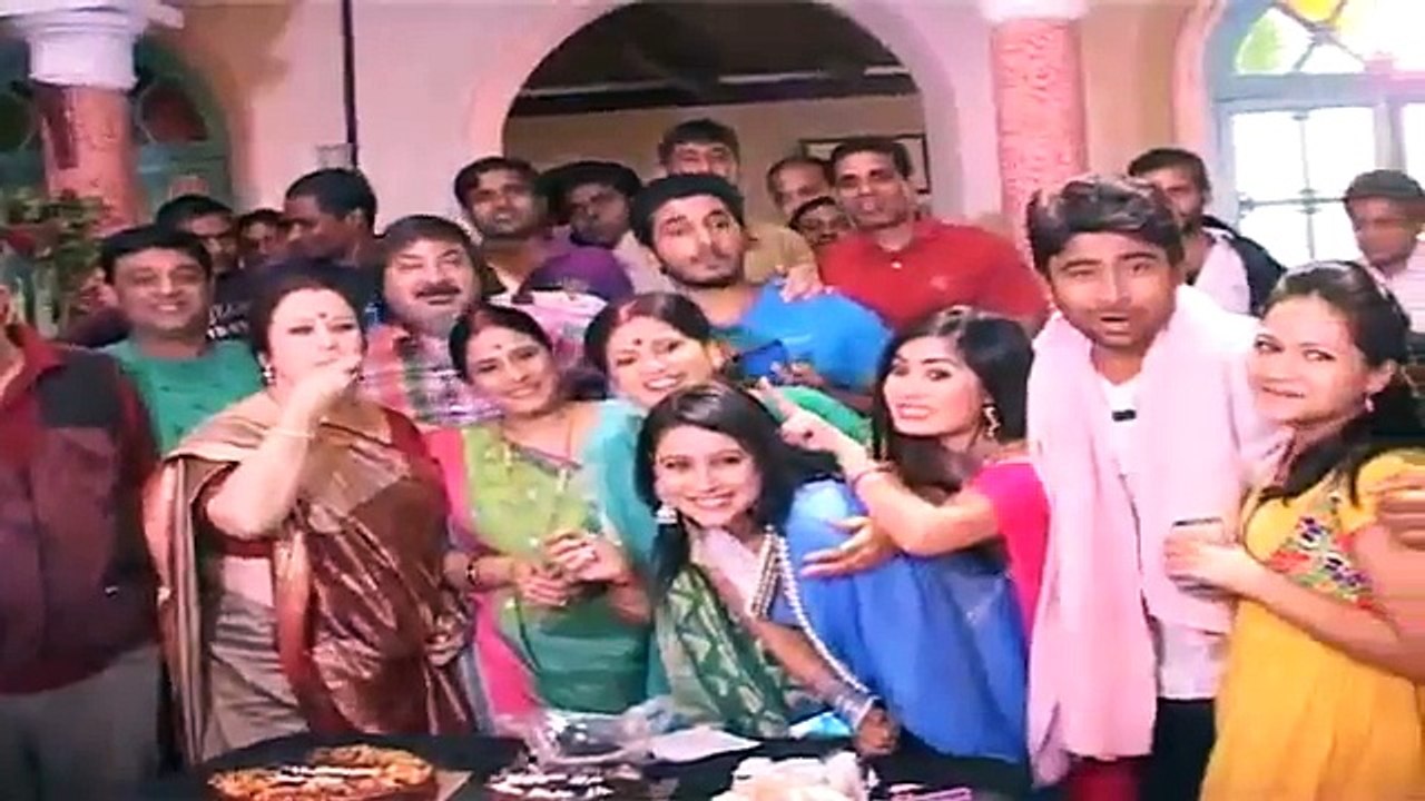 On Location Of tV Serial Hum Hain Na Complete 100 Episodes Cake Cutting Celebrations Part 1 !