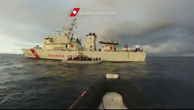 Canale di Sicilia - Guardia costiera, migranti soccorsi dalla Nave Peluso