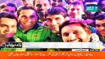 Phele Yeh Selfies Lene Se Baaz Ajayein Phir Match Kheleinge Na - Karachi Girls Blast Cricketers