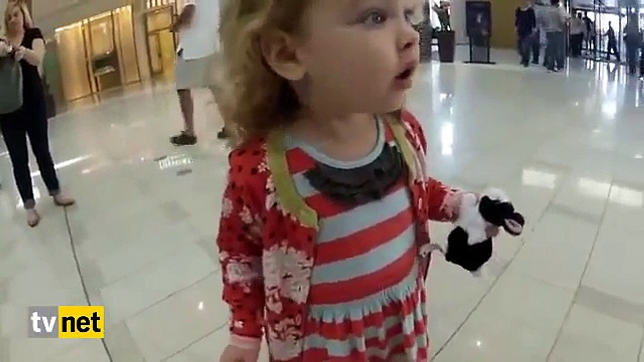 Video of this small girl’s reaction to Muslim call to prayer goes viral - hulu.pk