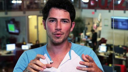 5 Ways Girls Flirt That Confuse Guys