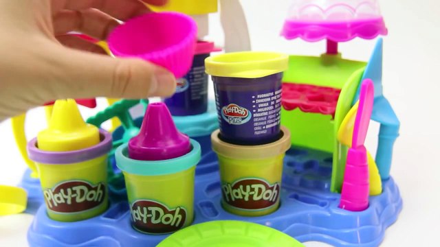 Play Doh Frosting Fun Bakery Playset Mold & Bake Cupcakes With Cake Station Sweet Shoppe play-doh