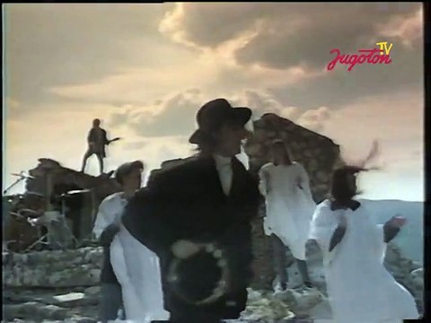Plavi orkestar - Ljube se istok i zapad (Official video 1991)