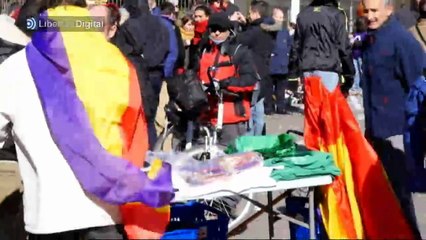 La 'transversalidad' de Podemos naufraga en un mar de banderas republicanas