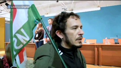 Estudiantes irrumpen en el claustro de la Universidad de Cádiz por las tarjetas black