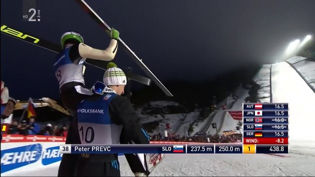 Peter Prevc bat le record du monde de vol à ski