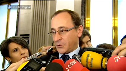 Alonso acude al Congreso para hablar "con dos personas" sobre su sucesión