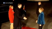 El abrigo rojo de Letizia triunfa en Alemania