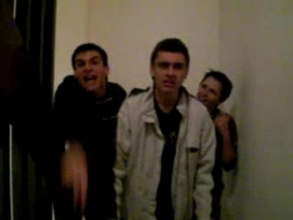 Fou ta cagoule!!!