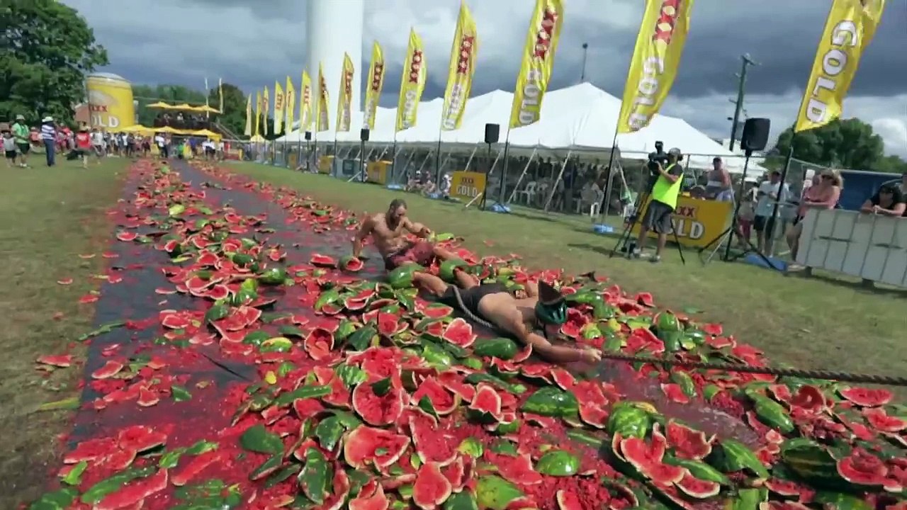 Skier sur des pastèques dans un festival Australien