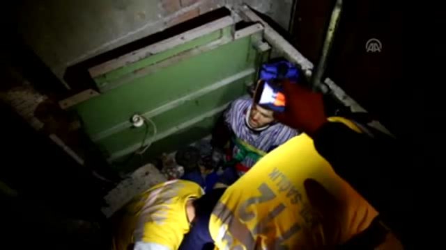 Asansör Boşluğuna Düşen İşçi Yaralandı