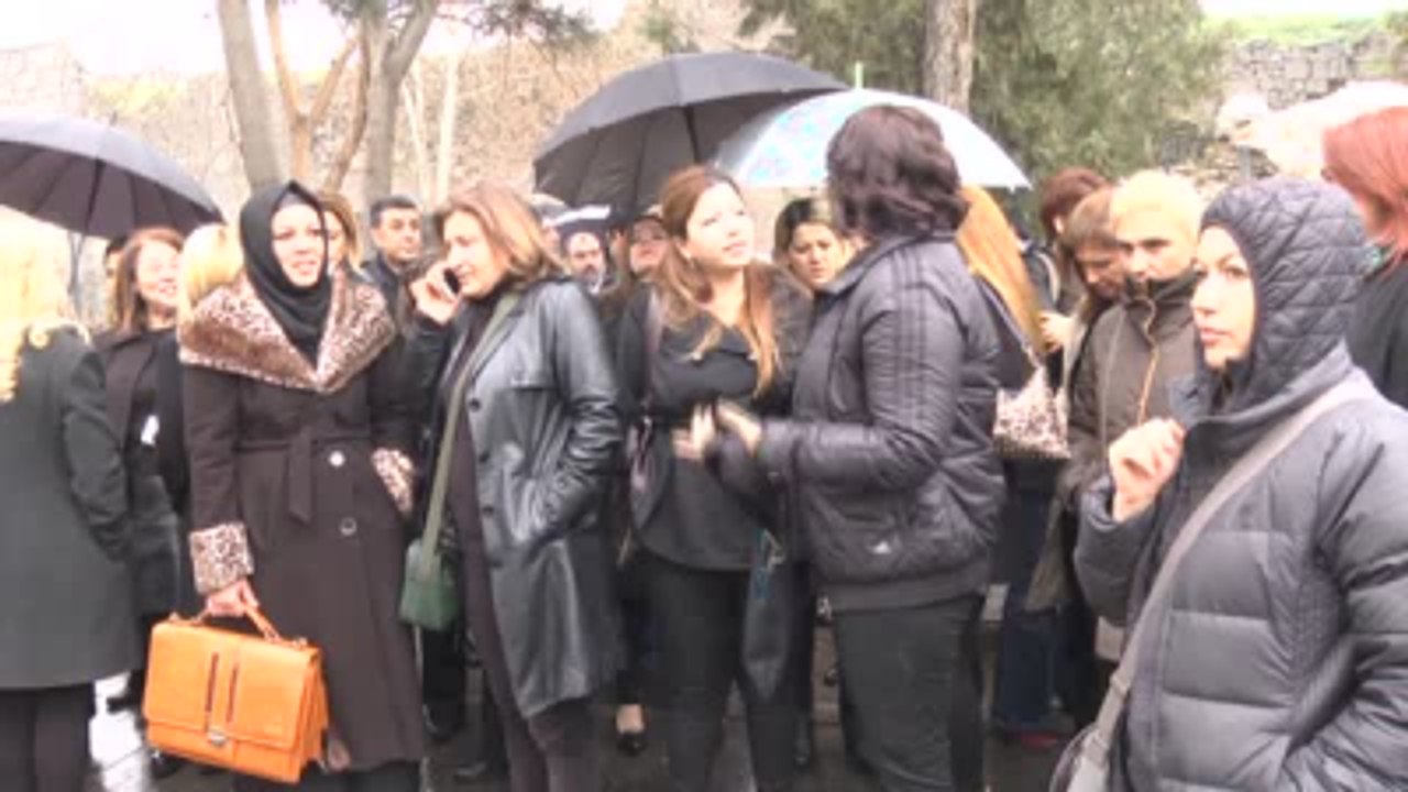 Dolmuş Şoförleri Araçlarına Siyah Kurdele Bağladı