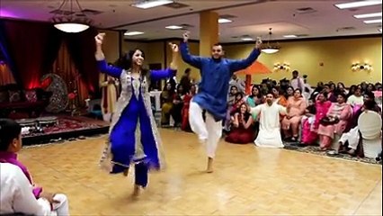 Girls Bold Dance in Wedding. Wah Musalmano Wah
