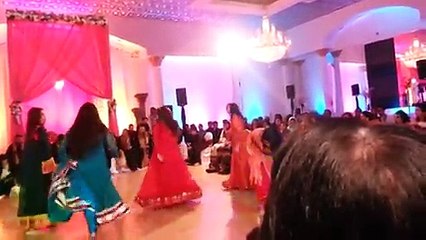 wow!! What an Amazing Mehndi Dance