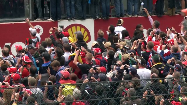 Les banderoles radiocommandées de Greenpeace au GP de Belgique