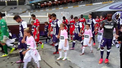 Entrée des enfants avec les joueurs du TFc et d'Evian.