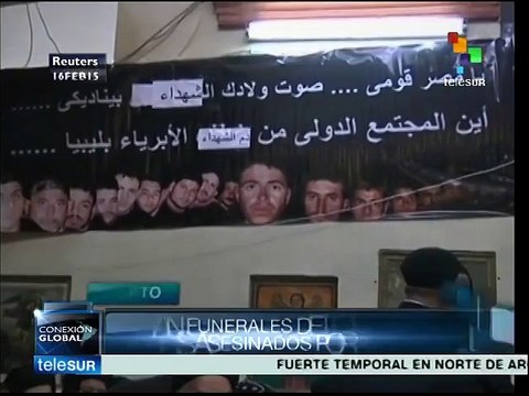 Cientos de egipcios acuden a misa en memoria de cristianos asesinados