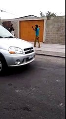 YouTube: boliviano recibió paliza de chileno por golpear a una mujer