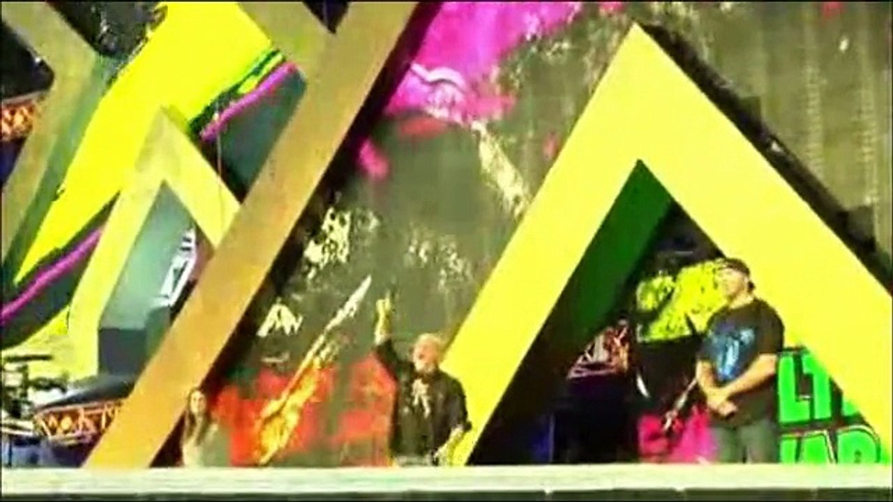 Hogan and Warrior make peace