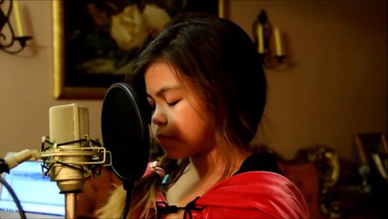 8 YEAR OLD GIRL SINGS LET IT GO