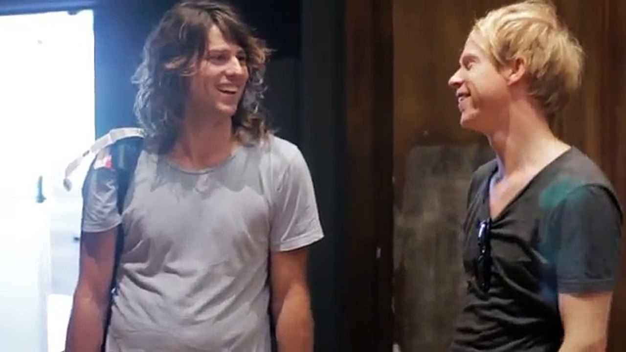 Passenger - Let Her Go [Official Video]