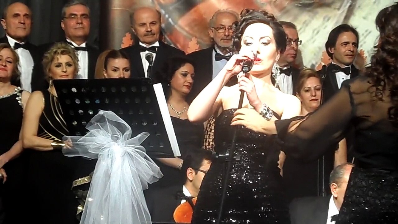 TUĞBA ÖZLÜ_ DUDAKLARINDA ARZU KOLLARINDA YALNIZ BEN OLAYIM