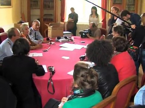 120924.JT.a10 enquete