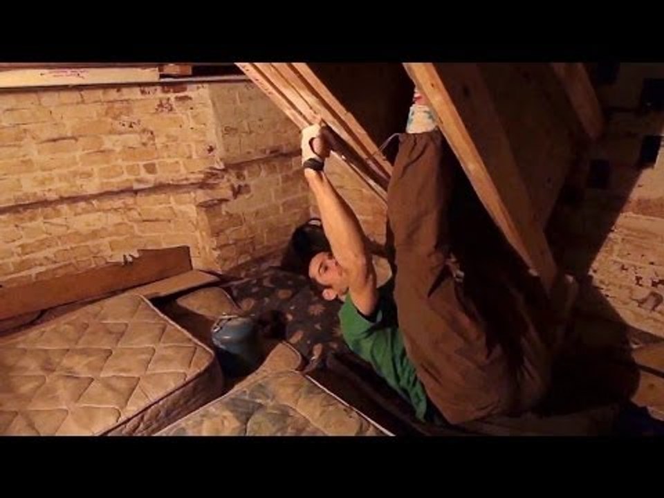 Tom Randall's Pinky Pull-Up Crack Climbing Training | EpicTV Climbing Daily, Ep. 229