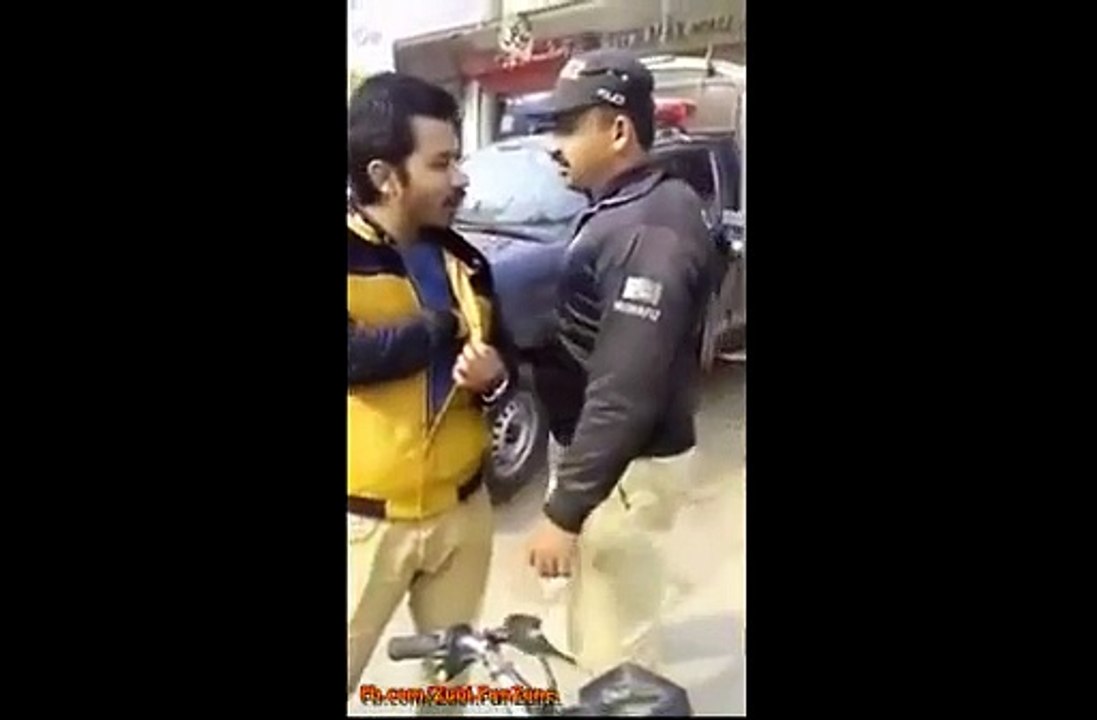 Policeman Caught on Camera While Taking Bribes on Road - Video Dailymotion